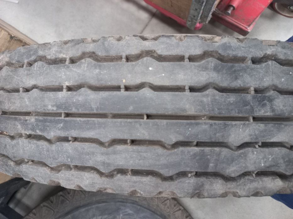 Нова покришка 8.25-15 до спец техніки