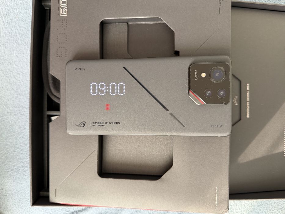 Asus rog phone 9 pro 24/1TB dosłownie nowy do negocjacji