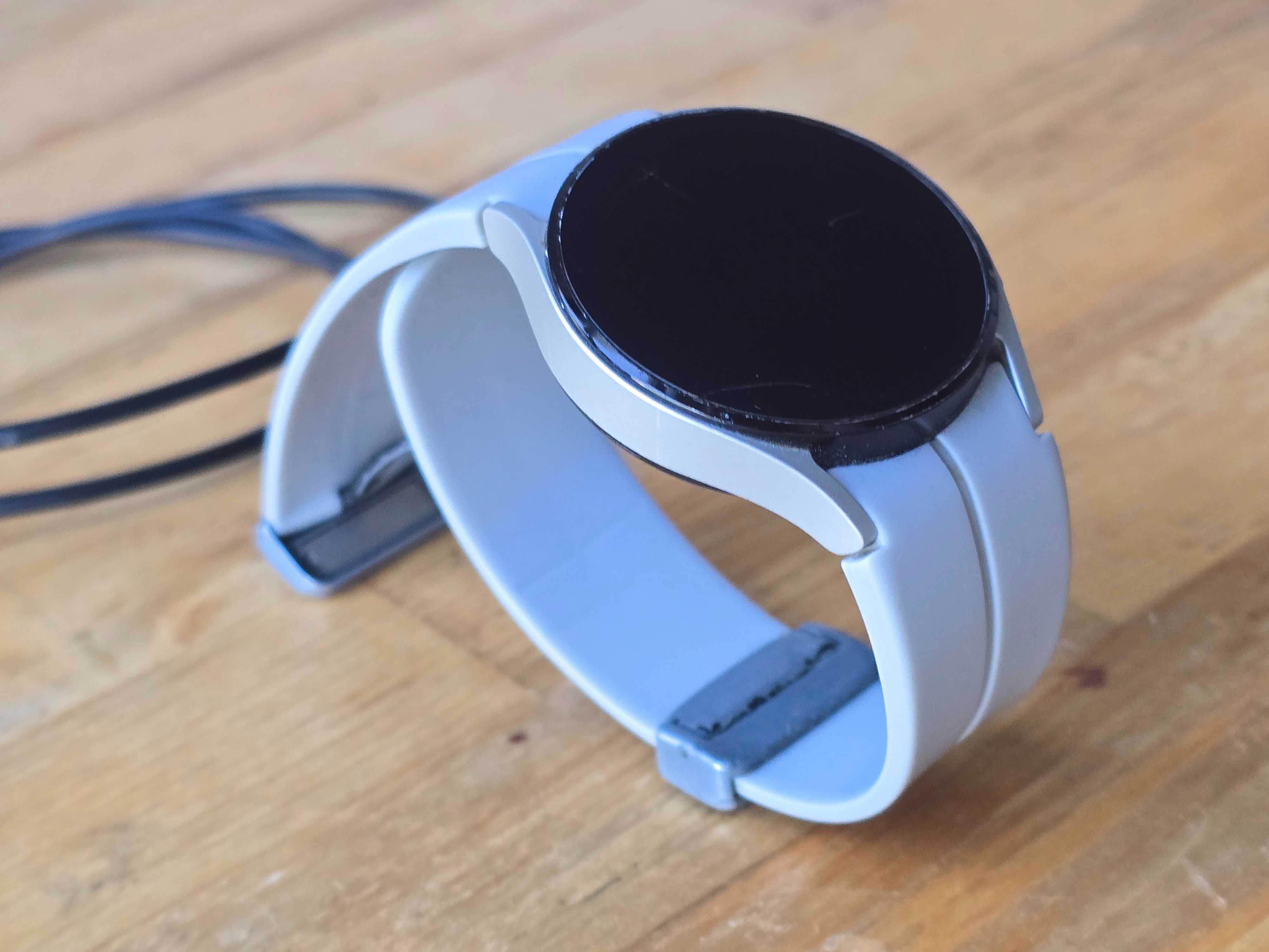 Смарт-годинник Samsung Galaxy Watch4 40 mm (Silver)