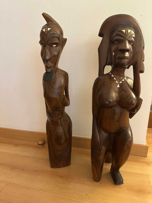 Esculturas/estatuetas africanas em madeira maciça