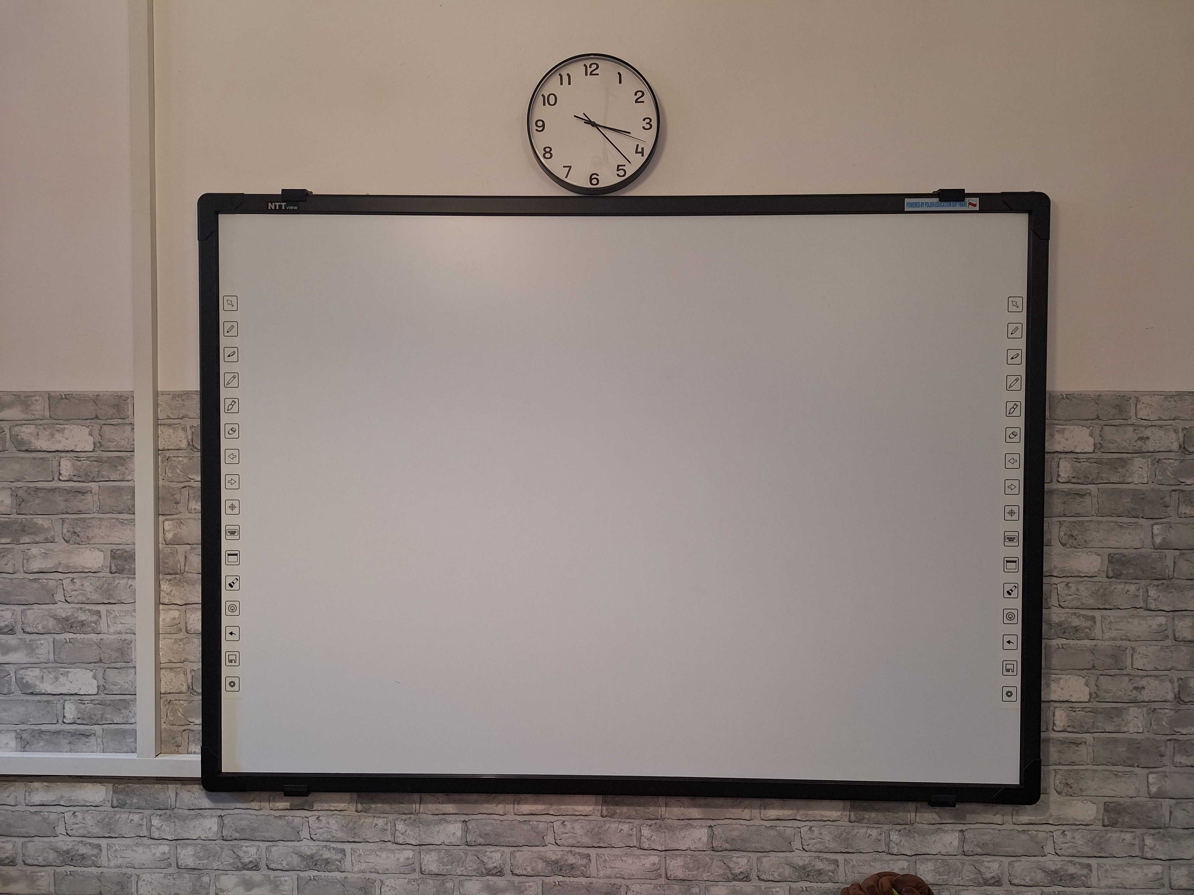 Tablica interaktywna z projektorem
