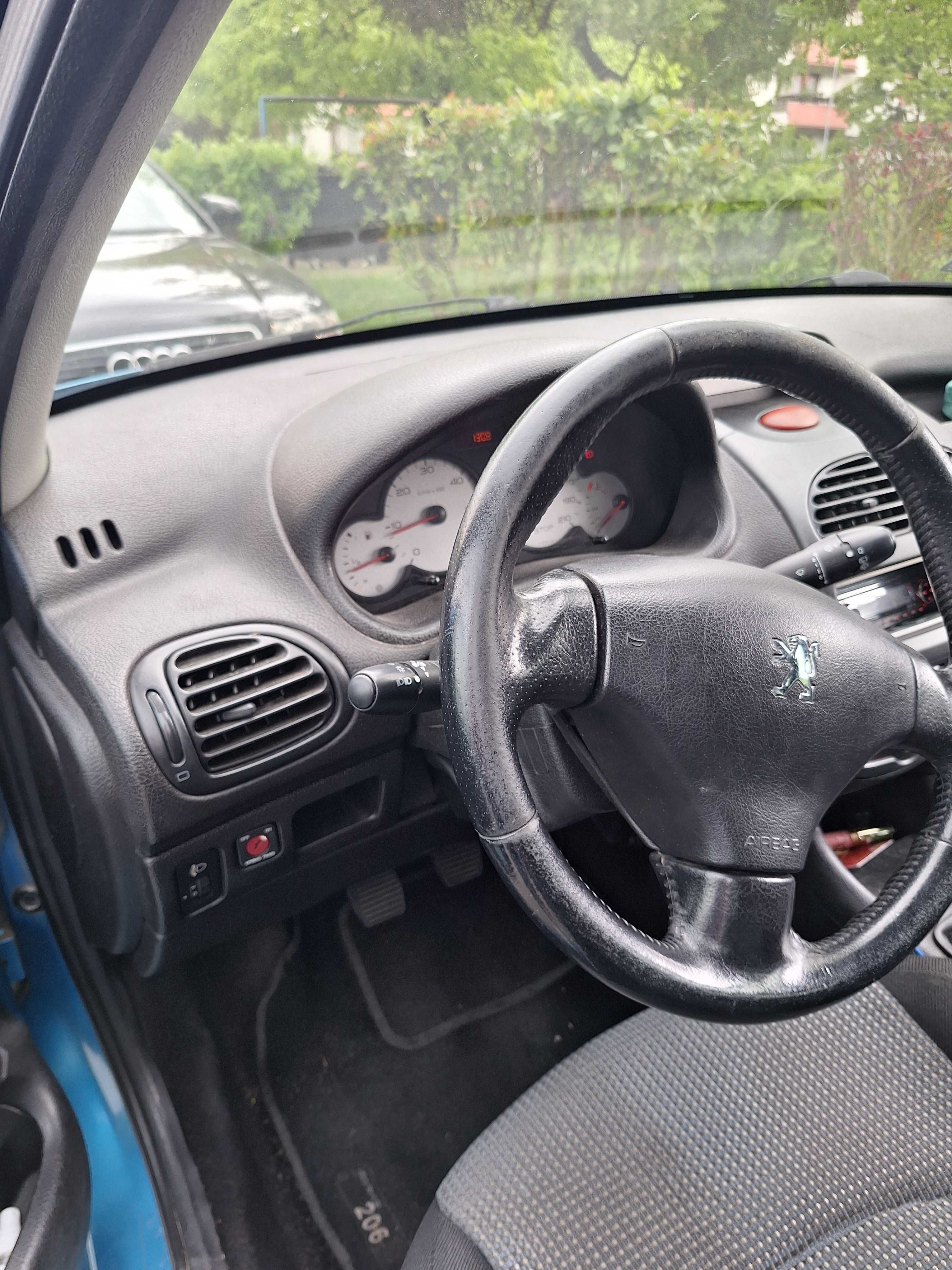 Peugeot 206 w dobrym stanie