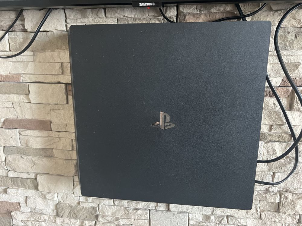 PS4 pro продаю 1 ТБ