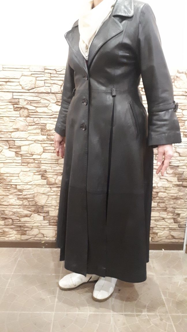 Продам женский кожаный плащ