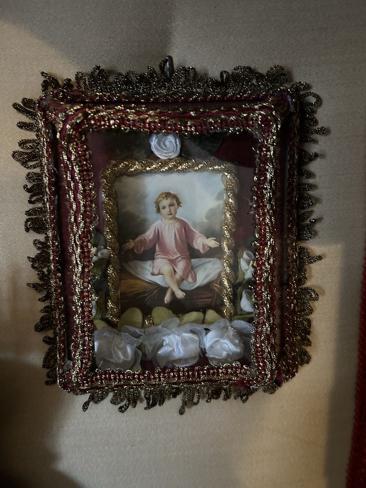 Oratorio recente, mas com imagem de São João do sec XII.