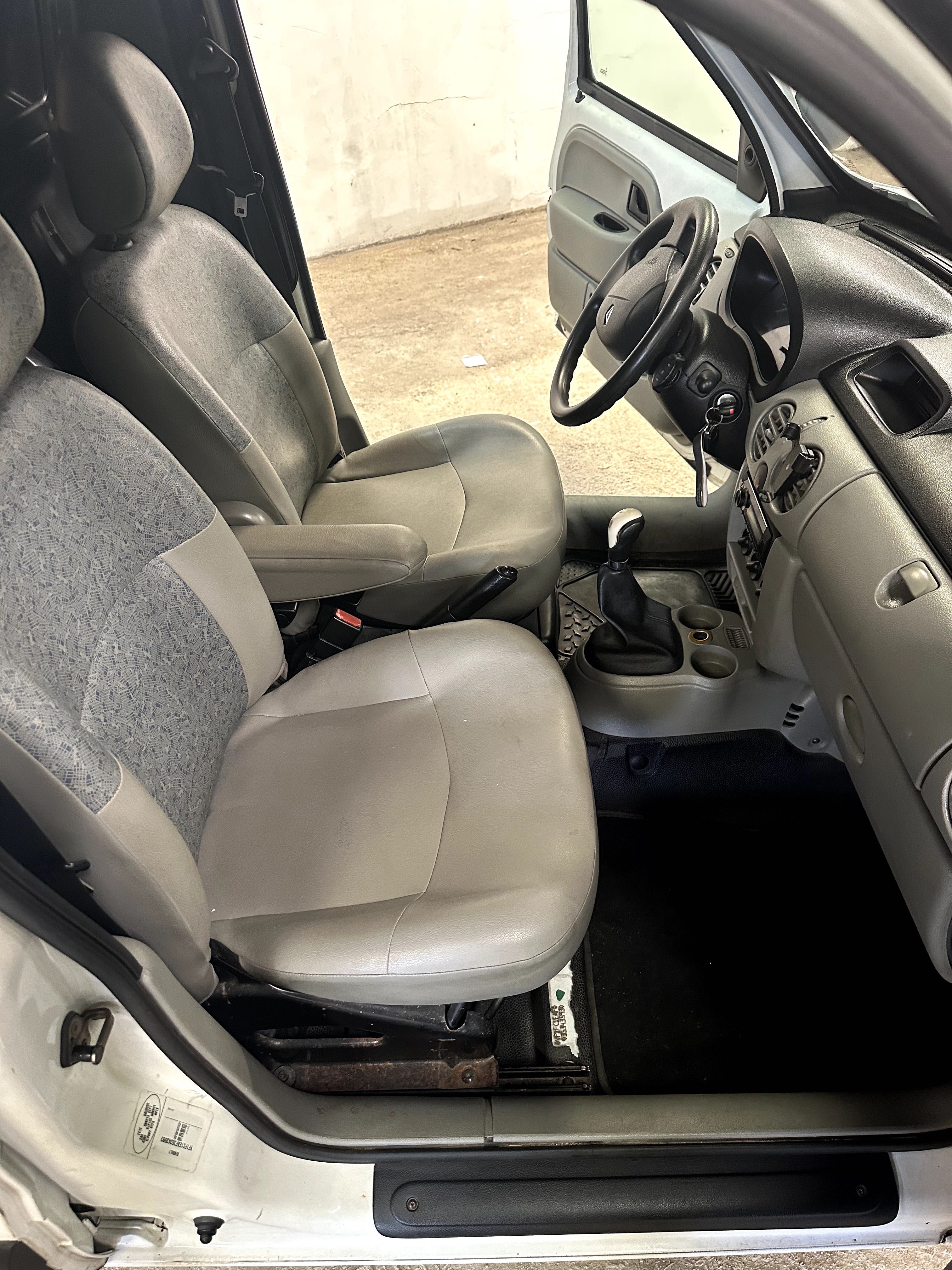Renault Kangoo 1.5 DCI 2006 – Económica, Fiável e Bem Estimada