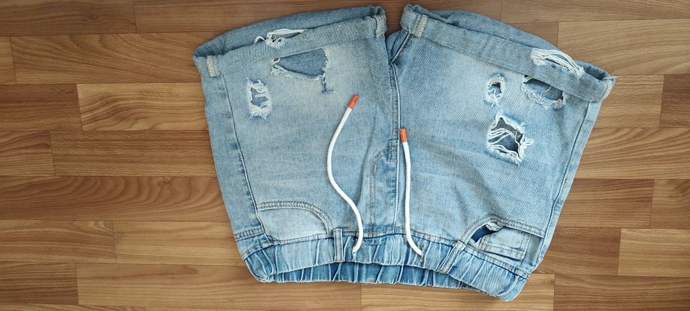 Продам джинсовые шорты