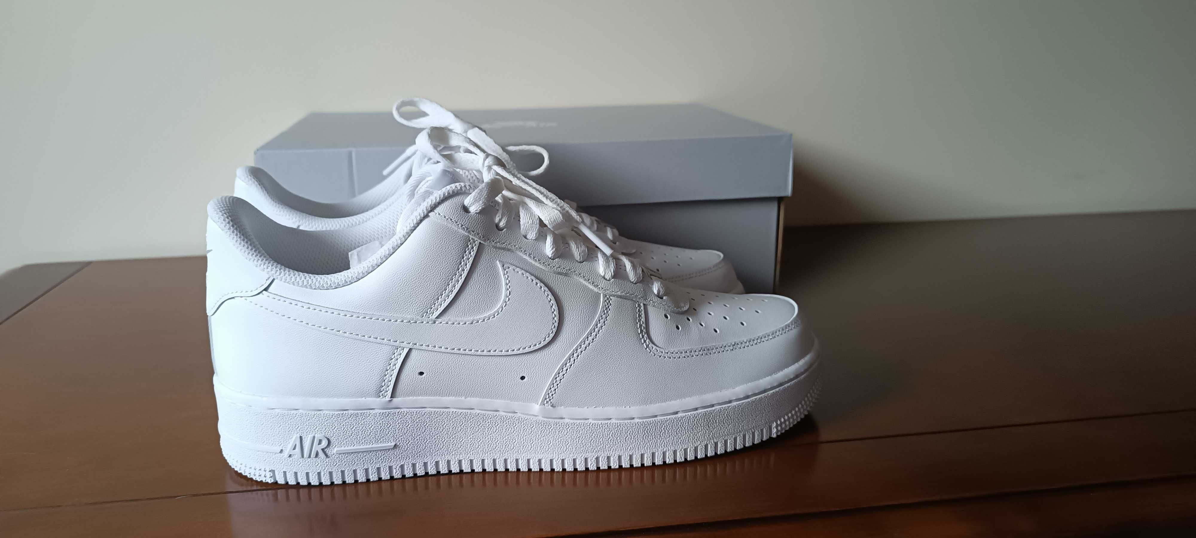 ( r. 44/ us 10) Nike Air Force 1 Low '07 White CW2288, 111 Białe