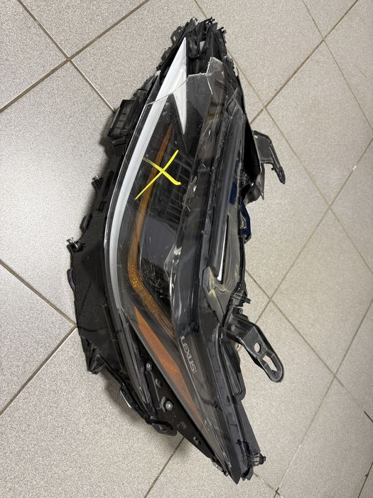 Продам оригинальную фару с Lexus ES 2021 USA