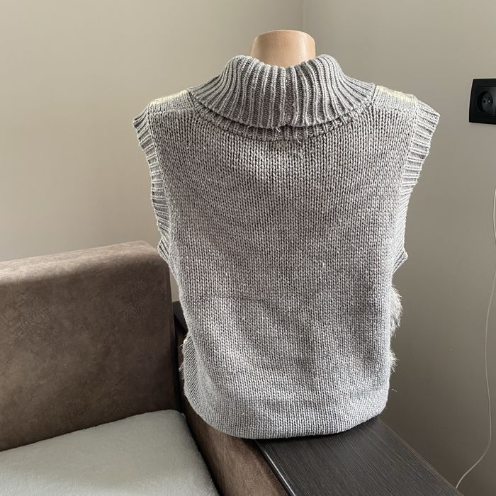 Тепла в’язана жіноча жилетка з хутром