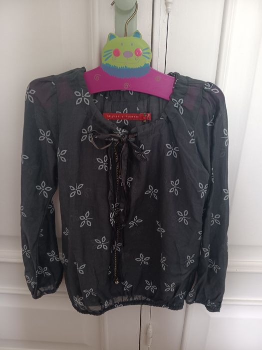 Blusa menina 7/8 anos impecavel e linda
Praticamente nova, fininha, bo