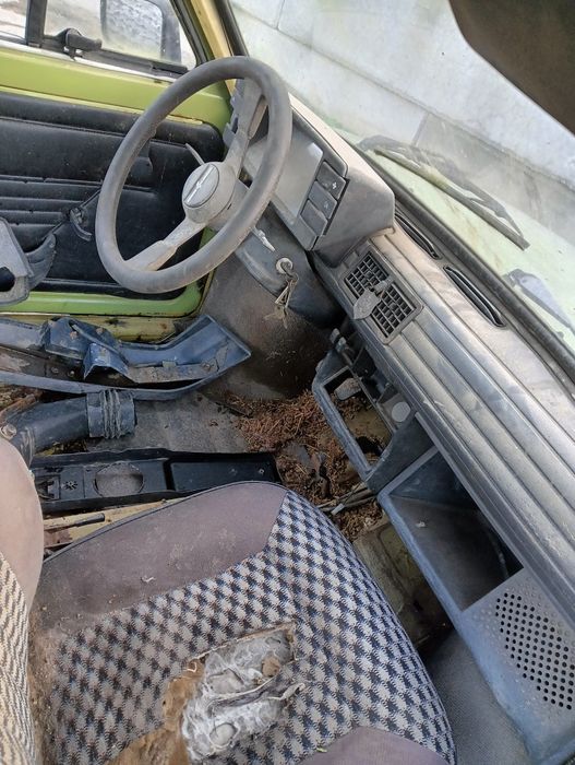 Fiat 126 p Maluch na części dzwi maska zderzaki lampy i inne