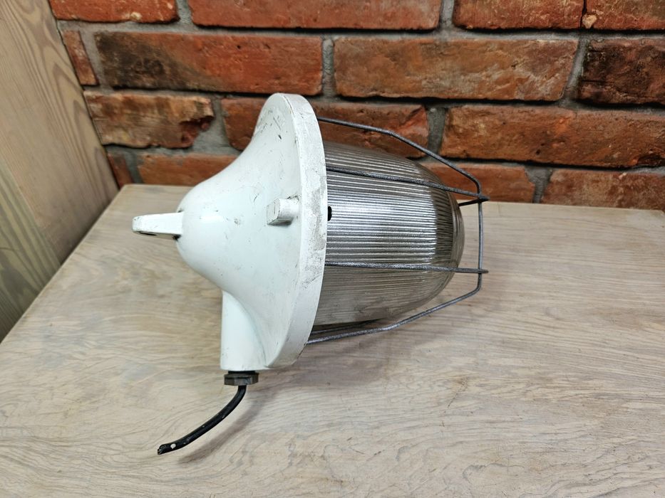 Duza lampa przemyslowa
