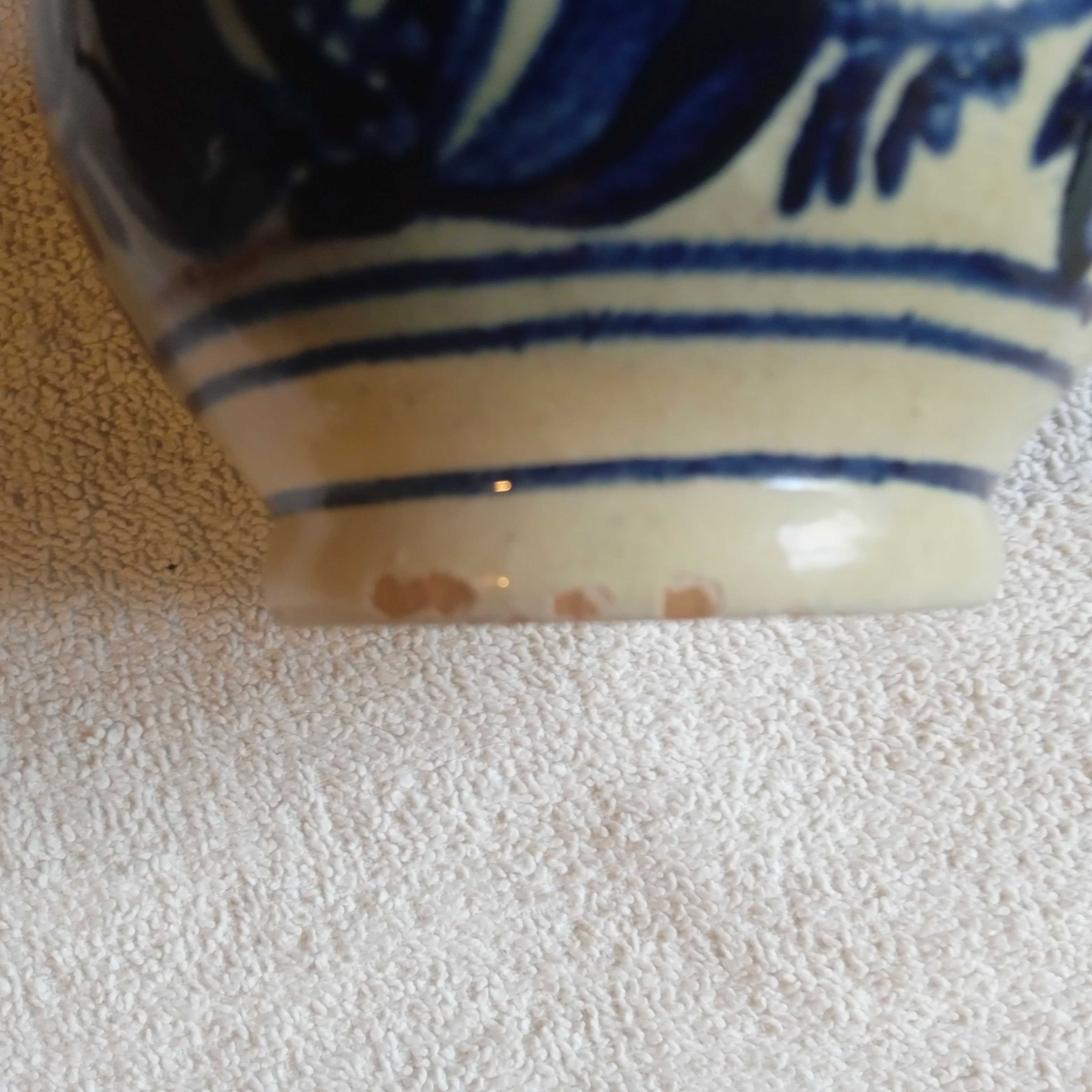 Francuski sygnowany wazonik ceramiczny, handpaint.