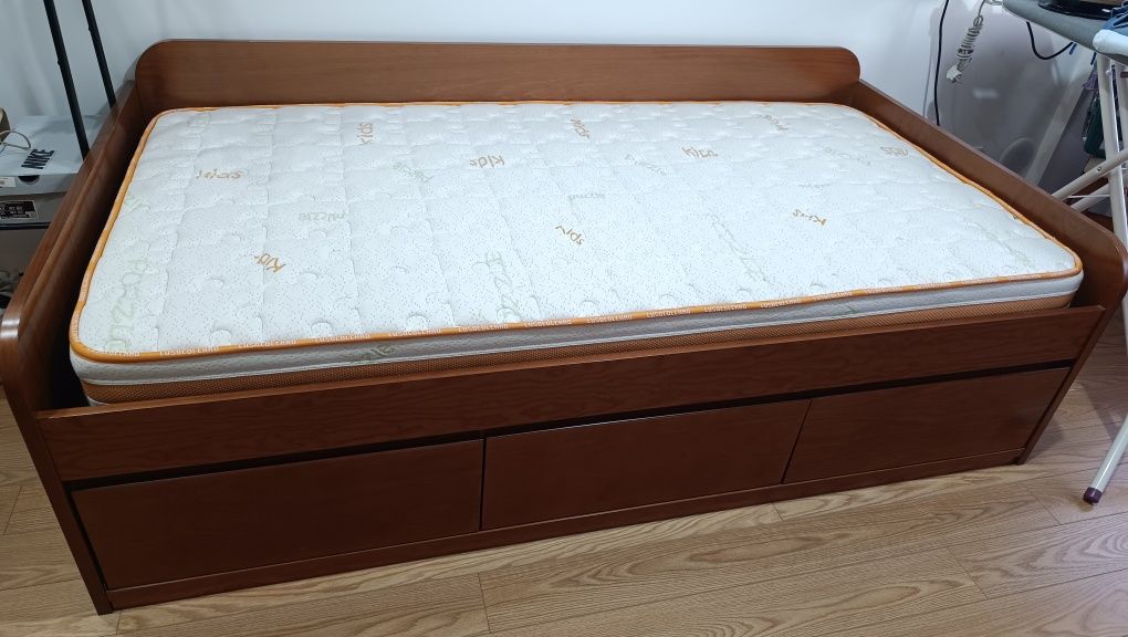 Cama Estúdio com 3 Gavetões + Colchão e Estrado (como nova)