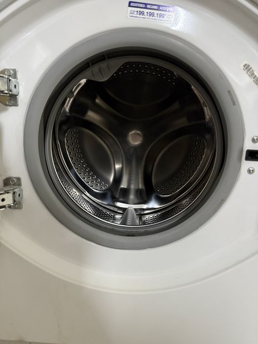 Maquina lavar roupa encastre Ariston