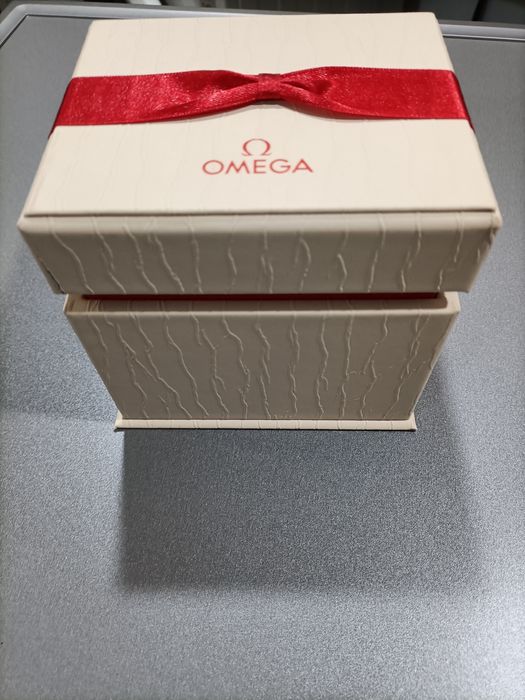 Relógio luxo com caixa