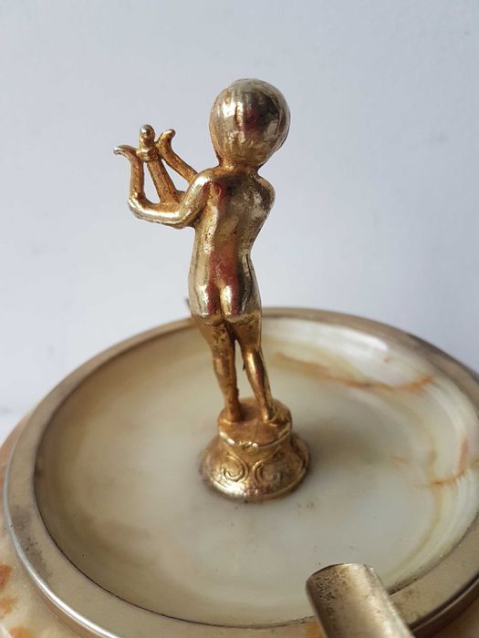 Antyczna popielnica z Onyksu Złoty Kupidyn z harfą lata '70 - 0,665kg