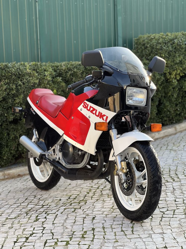 Suzuki RG 250 2 tempos nacional