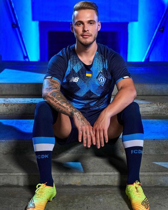 футбольна форма київського «Динамо» сезону 2021/22 від New Balance.