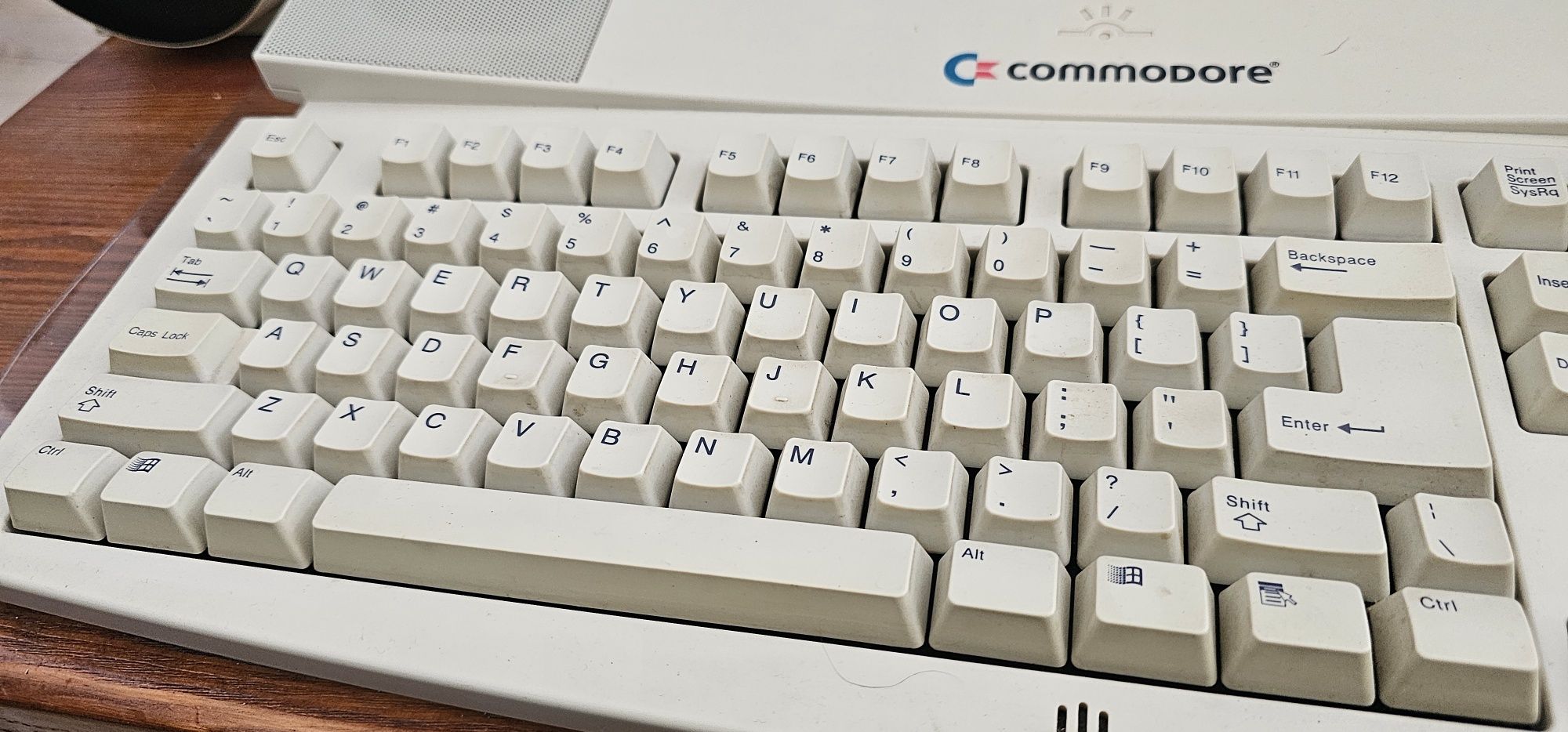Zestaw komputerowy retro, Commodore PC