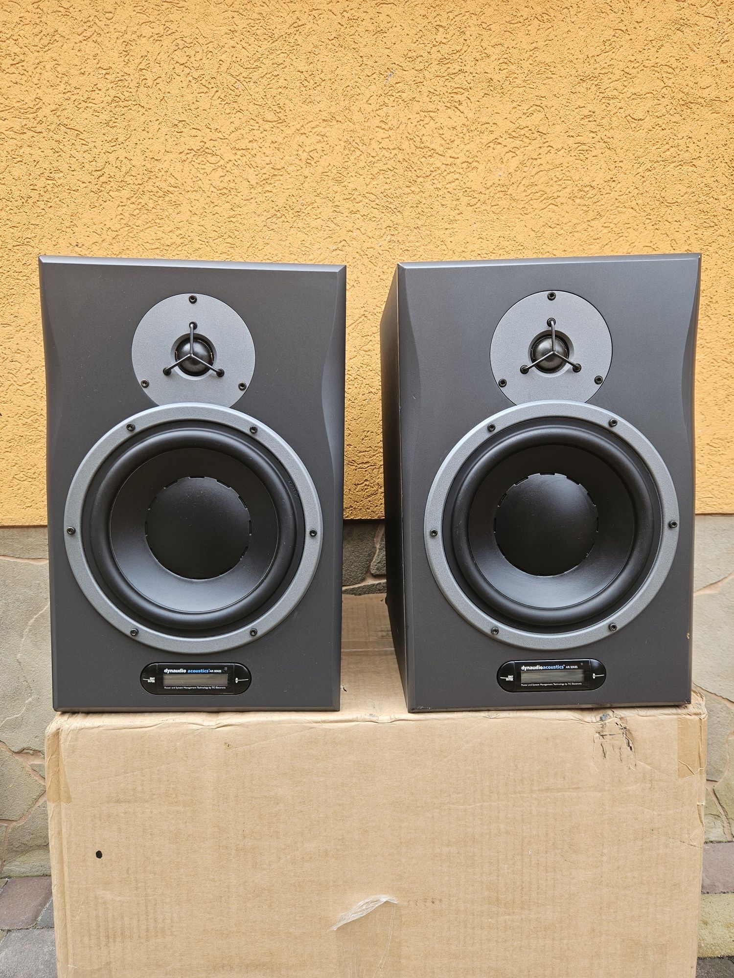 Dynaudio air 15 активні монітори