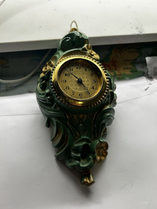 Zegar scienny wiszacy-odlew