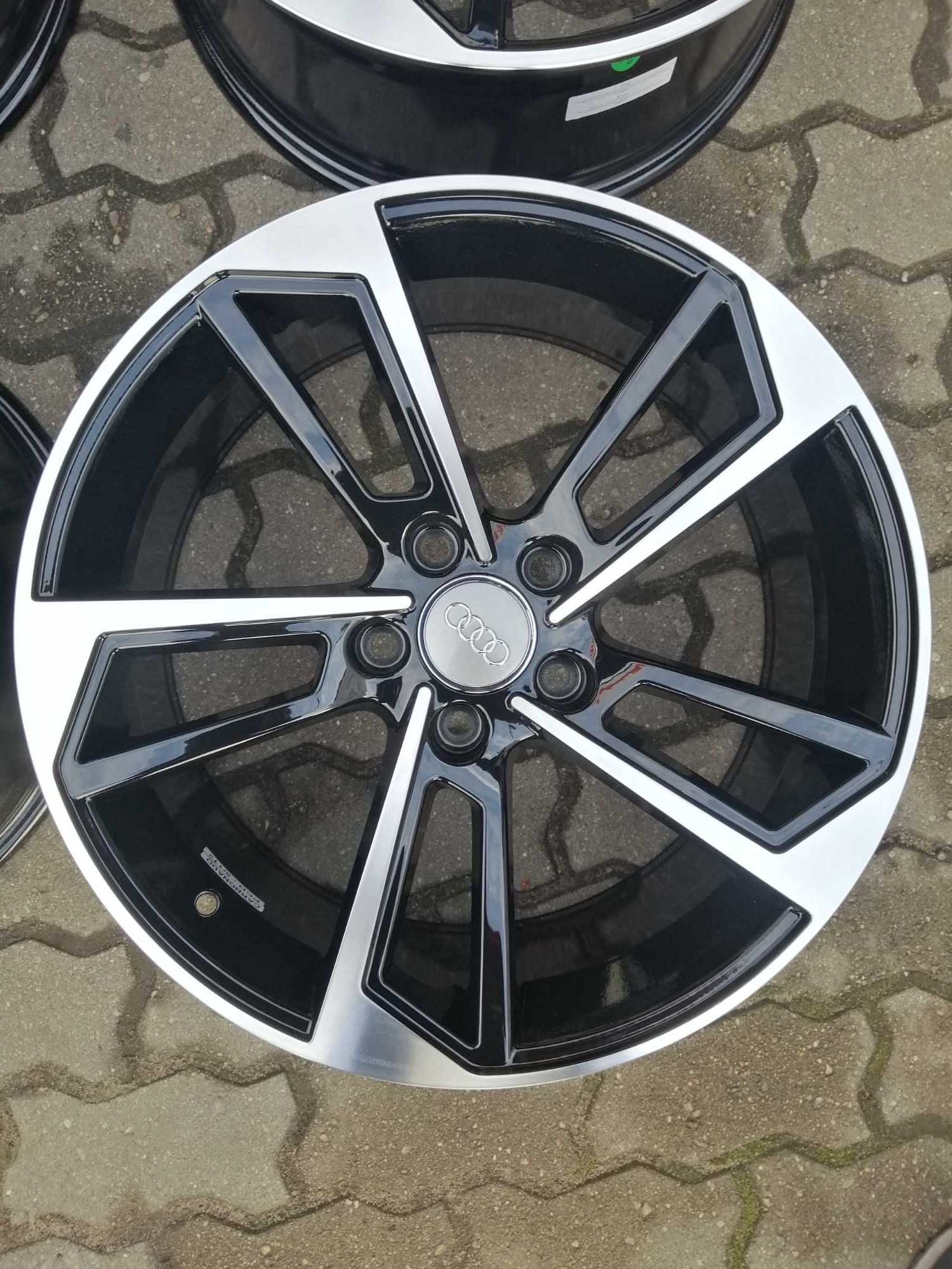 Felgi aluminiowe 5 x 112 R 18 Alufelgi oryginalne Carbonado Audi