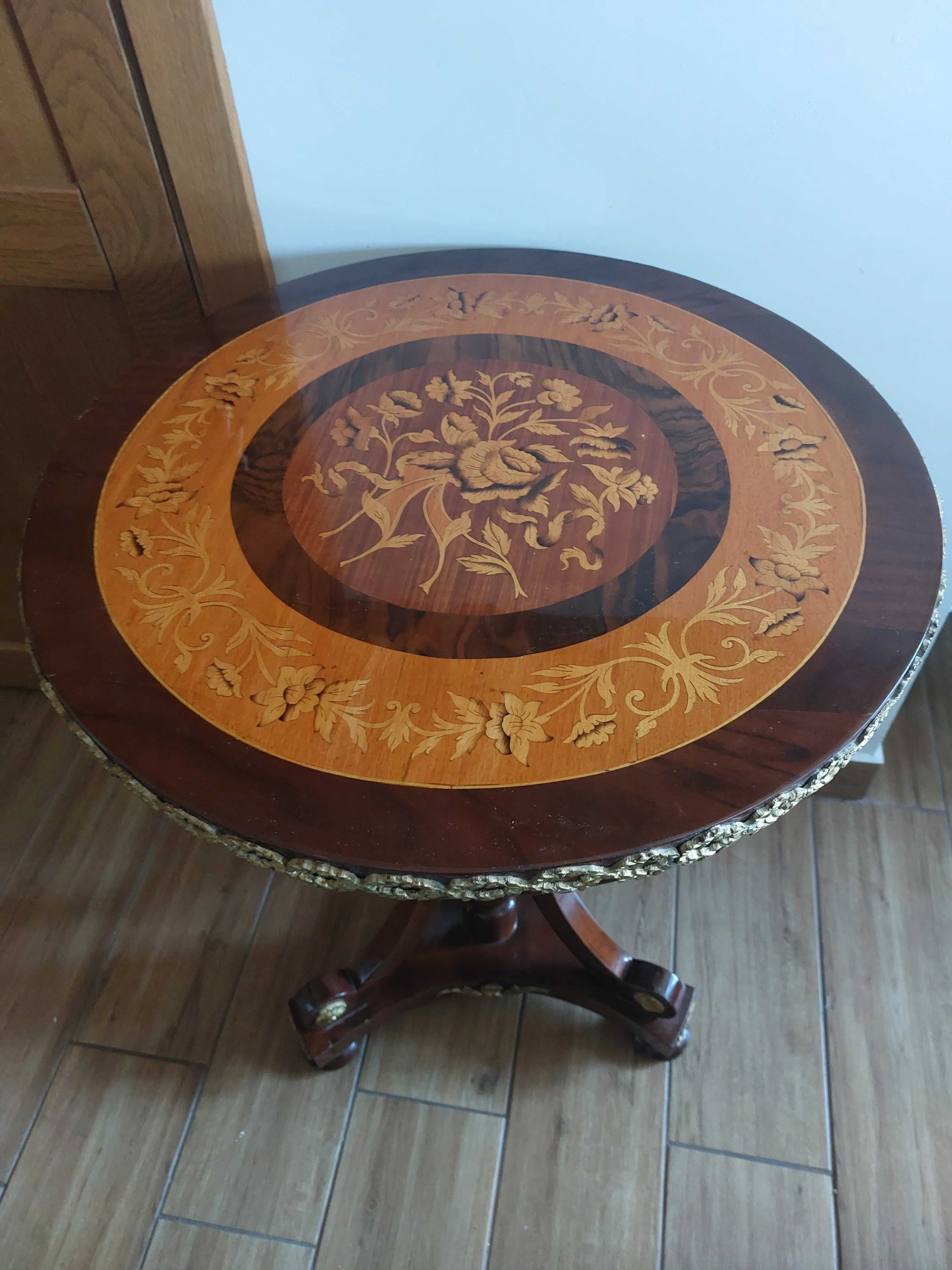 Stolik drewniany okrągły, intarsia i okucia