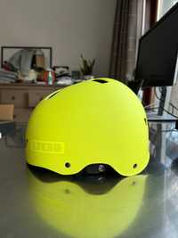 Kask marki ION (na kite, deskorolkę, rolki, rower) regulowany M/L