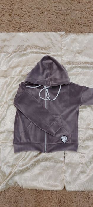 Костюм  велюровий  на замку