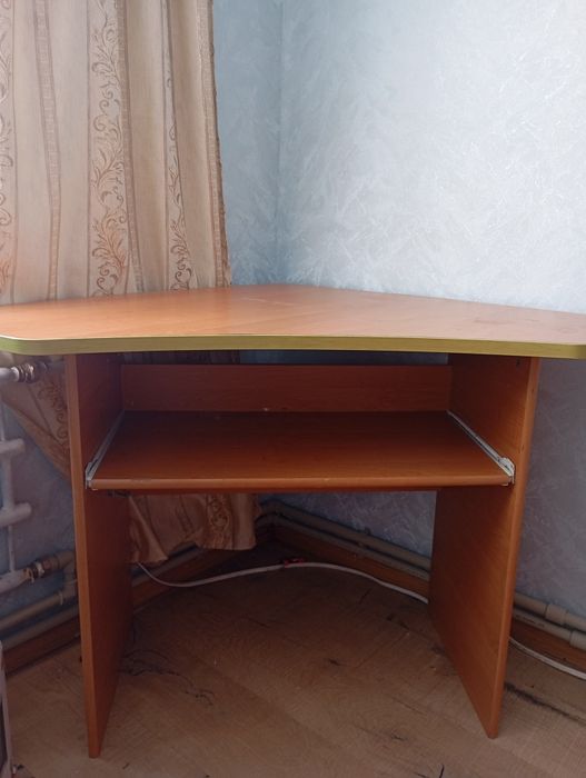 Стіл письмовий кутовий