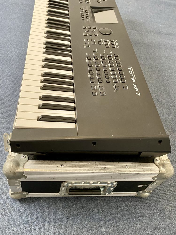 Yamaha Motif XF7 + profesjonalny twardy case – gotowy do pracy