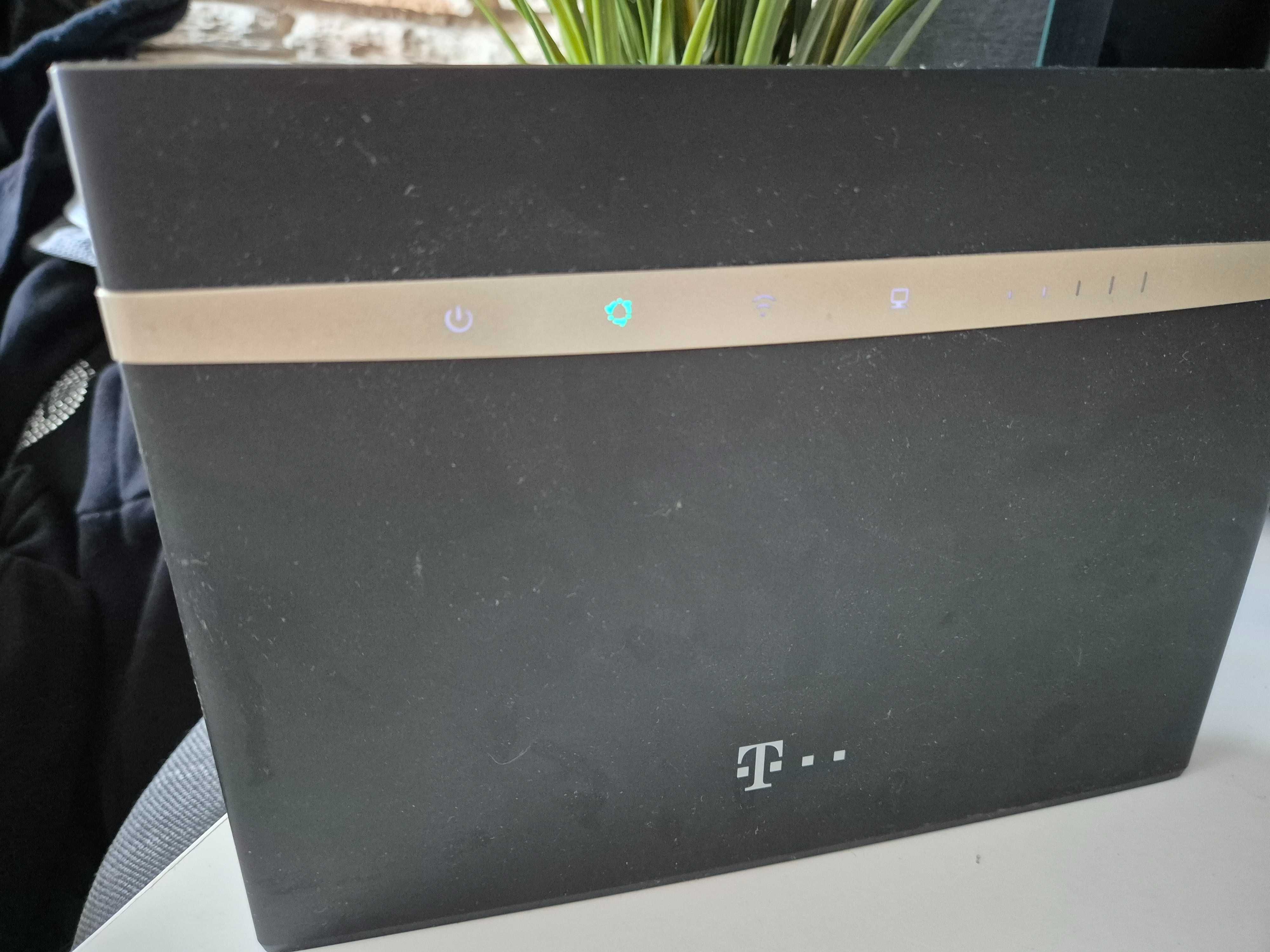 Router Huawei B525 z antenami LTE
