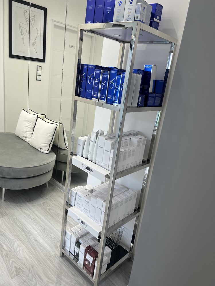 Witryna połka srebrna glamour sklep salon