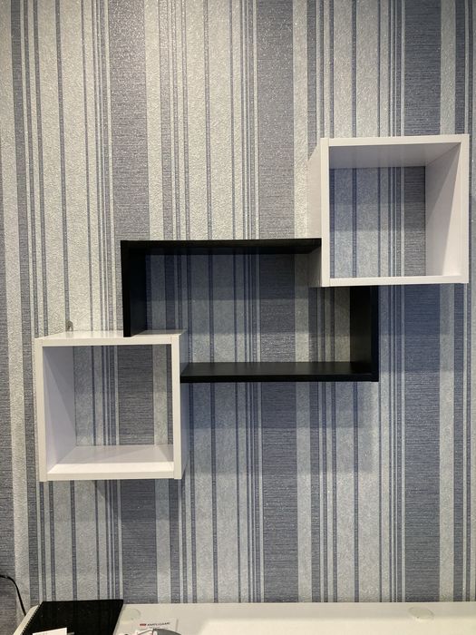 Полка книжная в идеальном состоянии