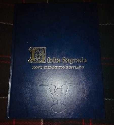 Bíblia (anúncio com 3 Bíblias, todas em excelente estado).