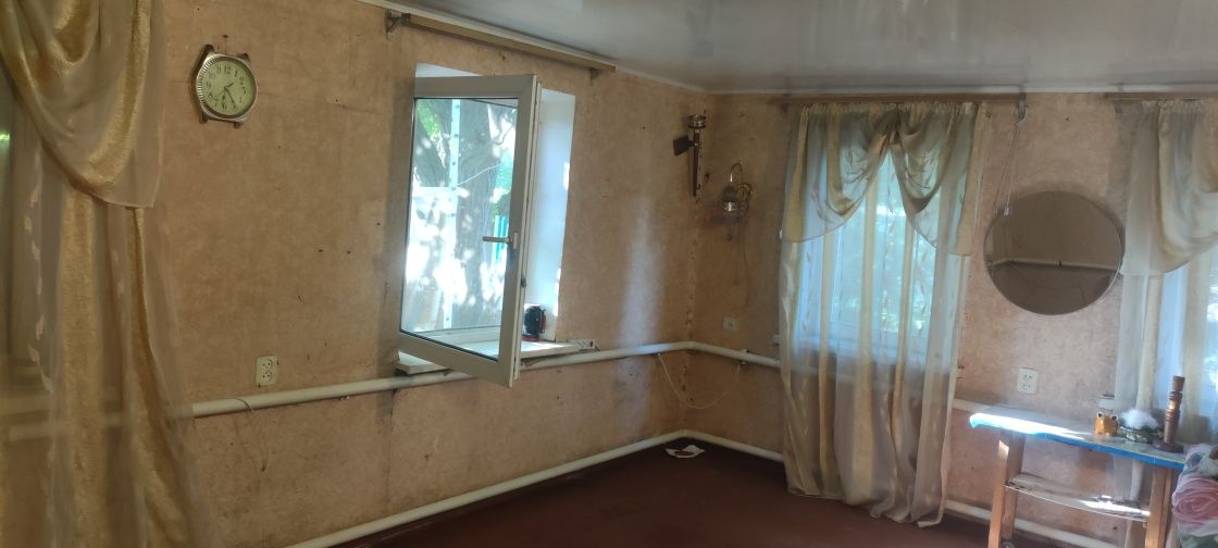 Продам будинок Білецьківка Дві великі кімнати,кухня,коридор.
