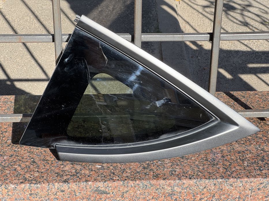 Форточка глухое стекло задняя левая Tesla Model Y 20-25