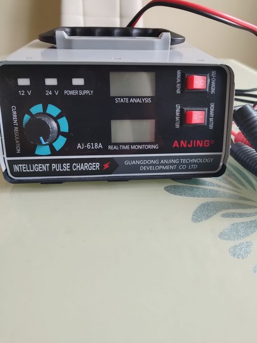 Зарядний пристрій Зарядное устройство для авто IJ618A 12-24 В.