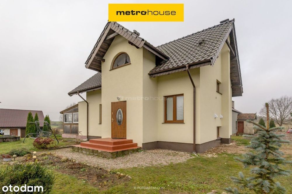 Przytulny dom na kolonii wsi niedaleko jeziora