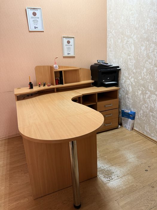 Офісний стіл з тумбою, в хорошому стані, б/У