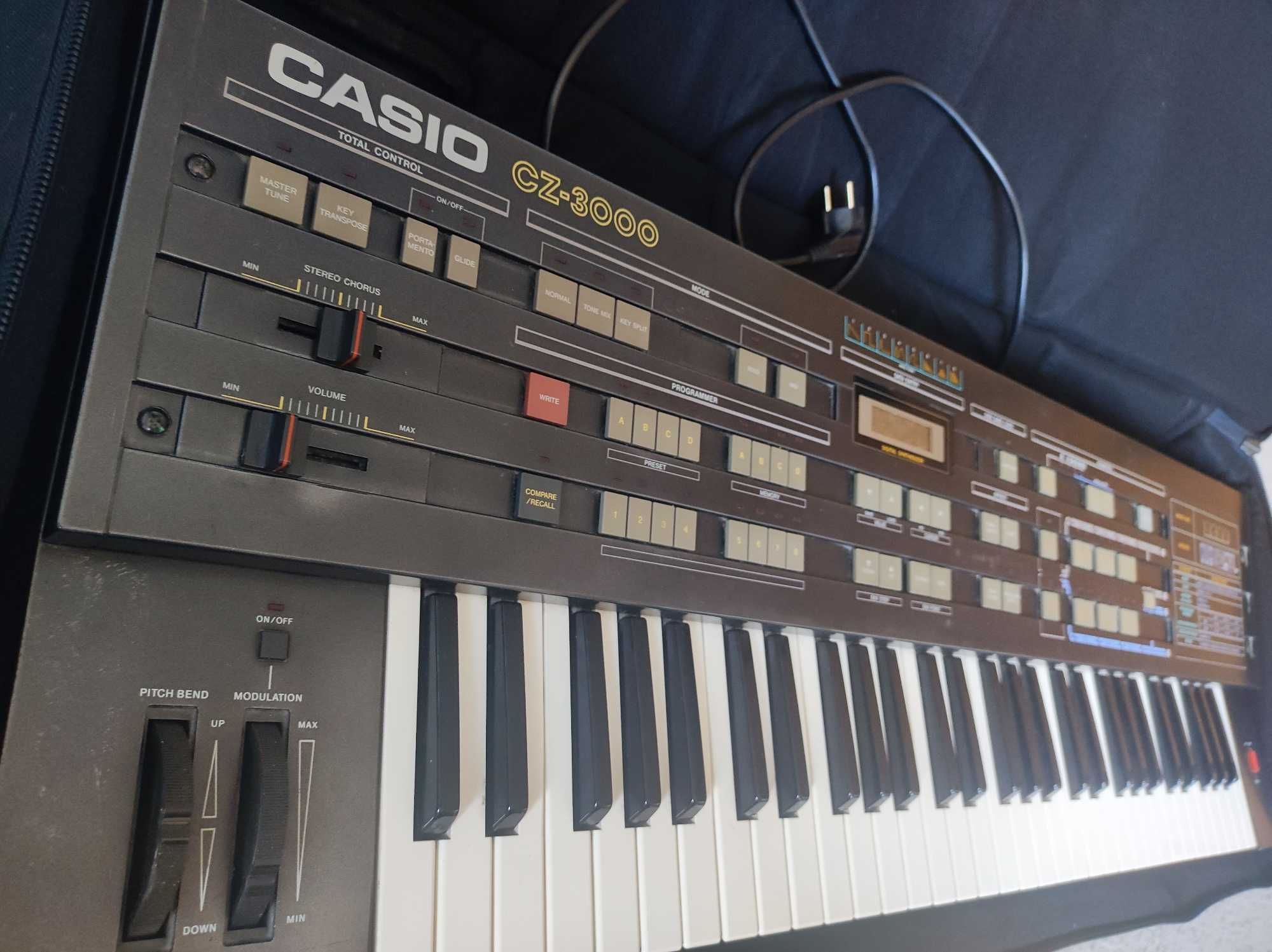 Casio CZ-3000 16-tonowy polifoniczny syntezator cyfrowy