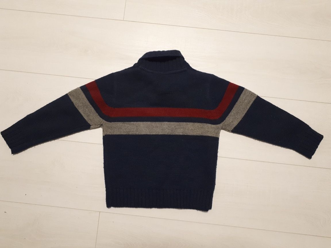 Теплый свитер на 5-6 лет