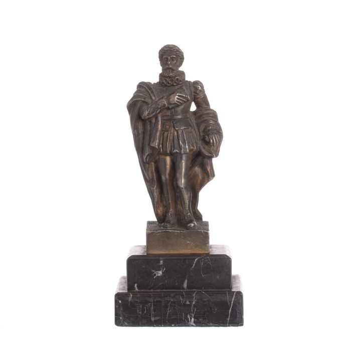 Luís Vaz de Camões, escultura em bronze de Henrique Leitão
