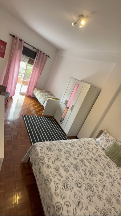 Quarto 2 camas p até 03 pessoas casal c filho Entroncamento