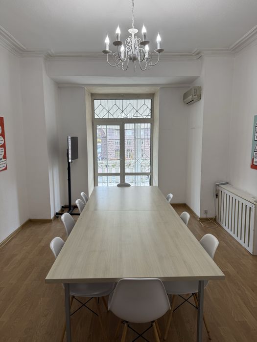 Хрещатик 21; Приміщення кабінетного типу 75 кв.м