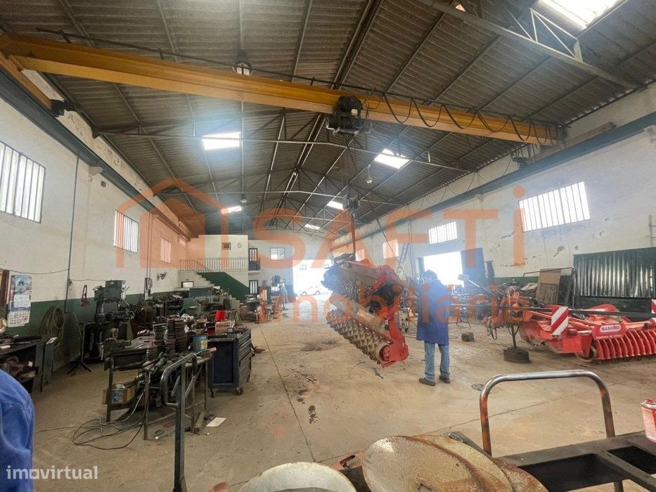 Oficina metalomecânica reparadora de máquinas agrícolas e industria...