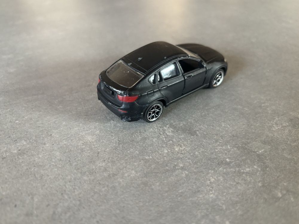 Model Resorak Majorette BMW X6 czarny mat