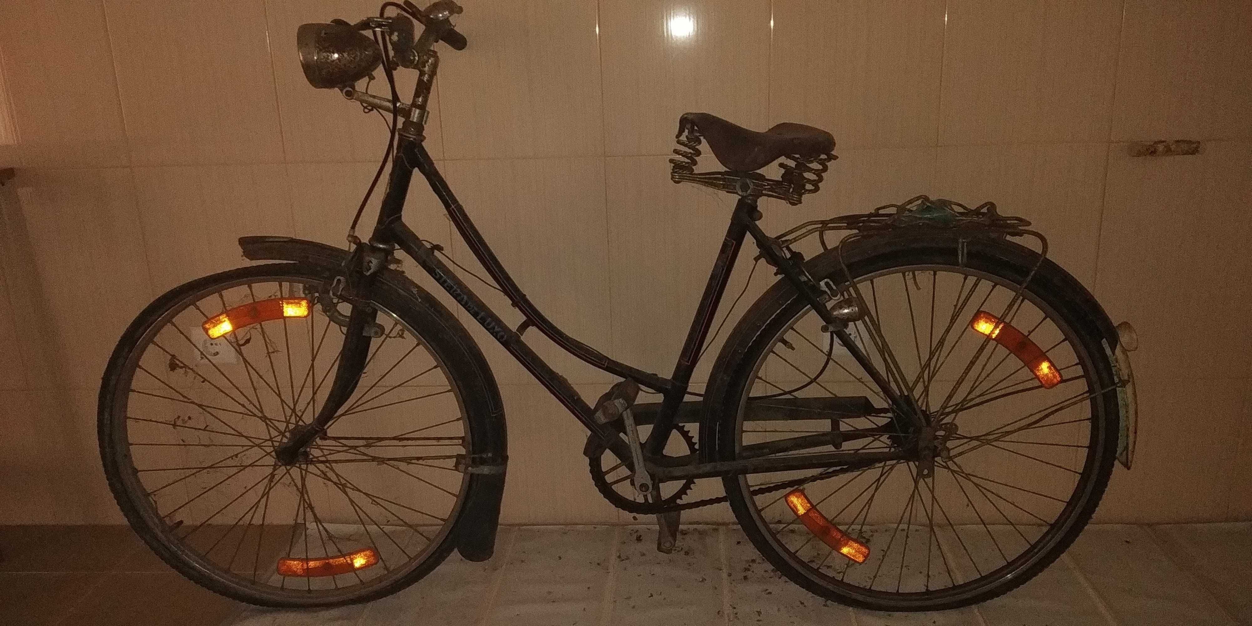 Vende-se bicicleta pasteleira com 30 anos